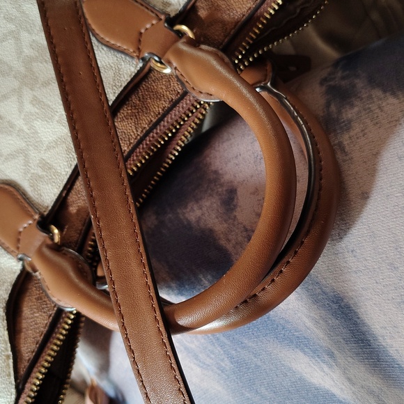 Michal Kors Bag & Wallet set - Picture 11 of 11